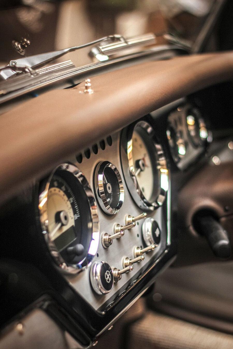 Панель приборов Morgan AR Plus 4 Limited Edition 2015 года  (фото 14 из 18)